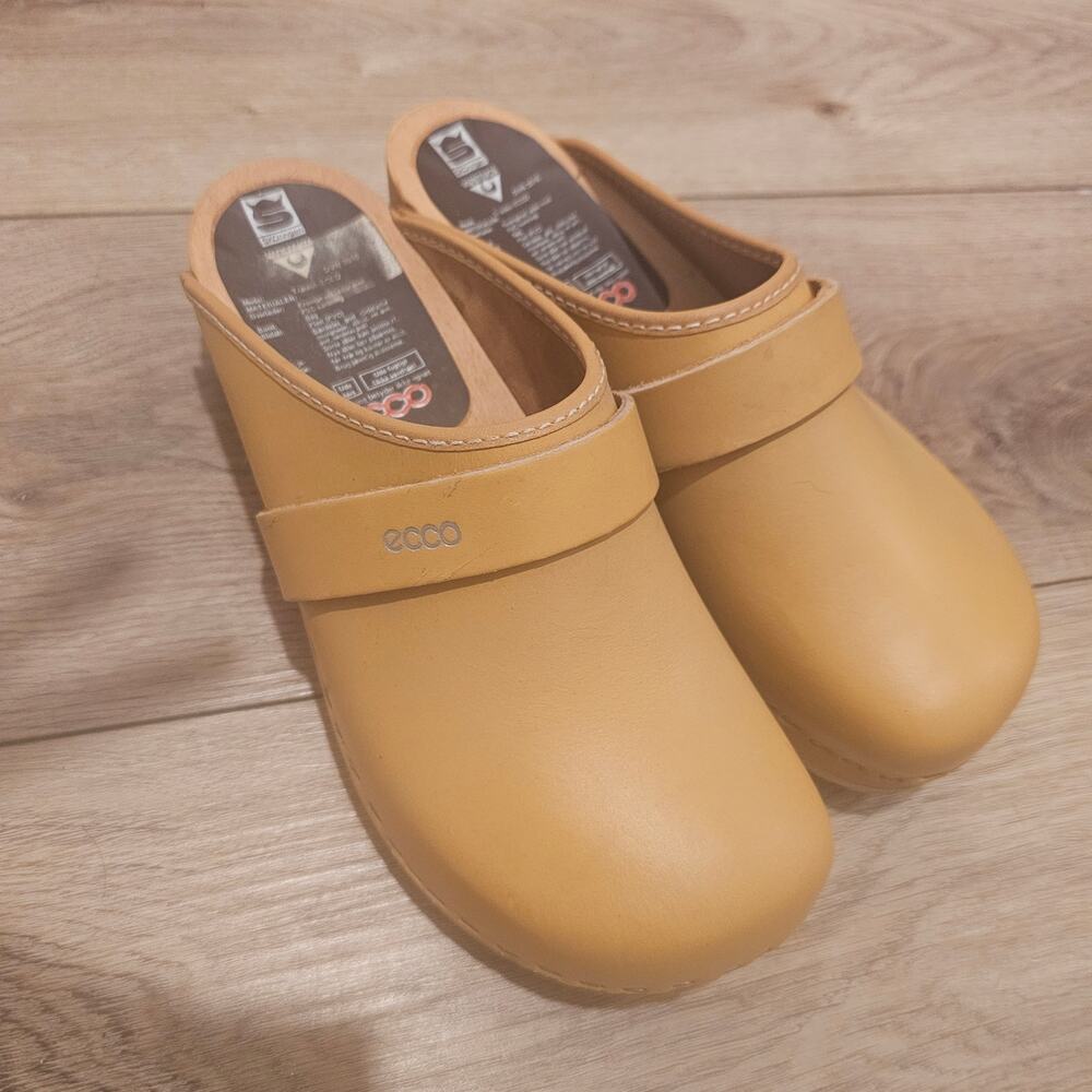 Ecco Women's Tan Leather Clogs Size 38